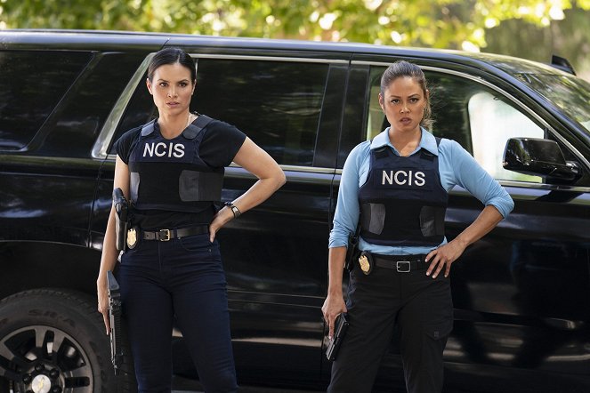 NCIS: Naval Criminal Investigative Service - Season 20 - A Family Matter - Van de set - Katrina Law, Vanessa Lachey