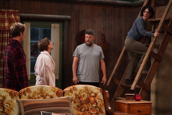 The Conners - Season 5 - Double Honeymoon and Seeing Double - Photos - Jay R. Ferguson, Sara Gilbert