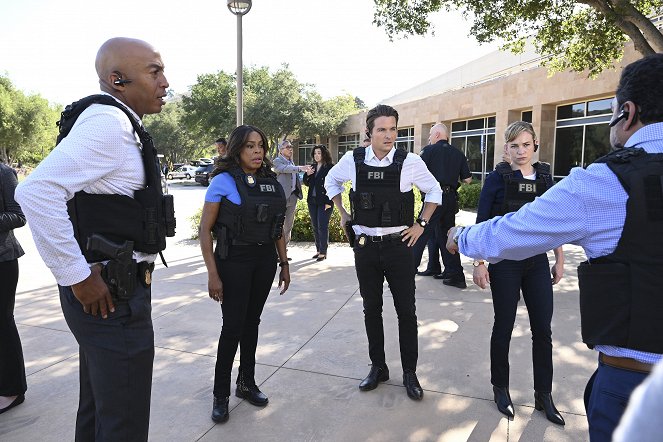 The Rookie: Feds - Day One - Photos - James Lesure, Niecy Nash, Kevin Zegers, Britt Robertson