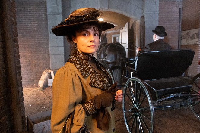 Murdoch Mysteries - The Witches of East York - Photos - Arwen Humphreys