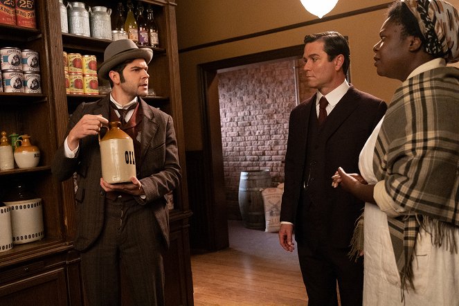 Murdoch Mysteries - The Witches of East York - Do filme - Daniel Maslany, Yannick Bisson