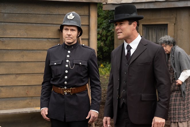 Murdoch Mysteries - The Witches of East York - Photos - Lachlan Murdoch, Yannick Bisson