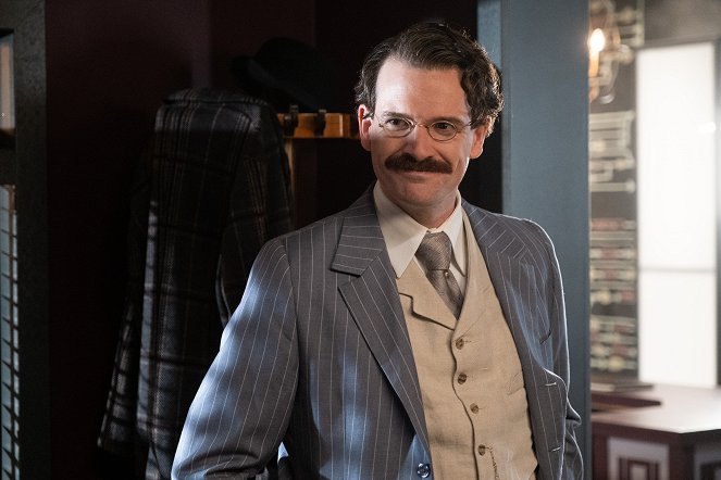 Murdoch Mysteries - Pendrick's Planetary Parlour - Photos - Christopher Hayes