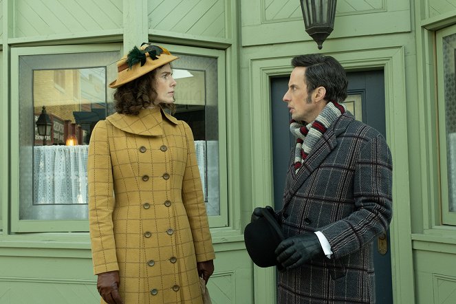 Murdoch Mysteries - Pay the Piper - Photos - Clare McConnell, Jonny Harris
