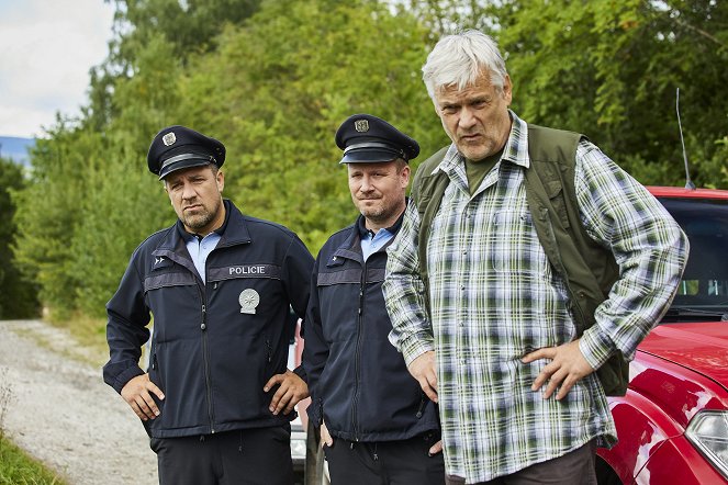Policie Modrava - Mrtví do hospody nechodí - Kuvat elokuvasta - Michal Holán, Matěj Dadák, Stanislav Hybler