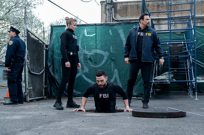 FBI: Special Crime Unit - Season 4 - Ghost from the Past - Photos - Shantel VanSanten, Zeeko Zaki, Jeremy Sisto