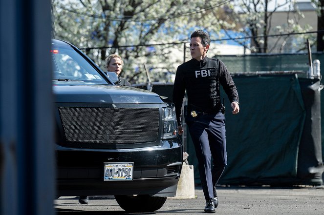 FBI: Special Crime Unit - Season 4 - Ghost from the Past - Photos - Shantel VanSanten, John Boyd