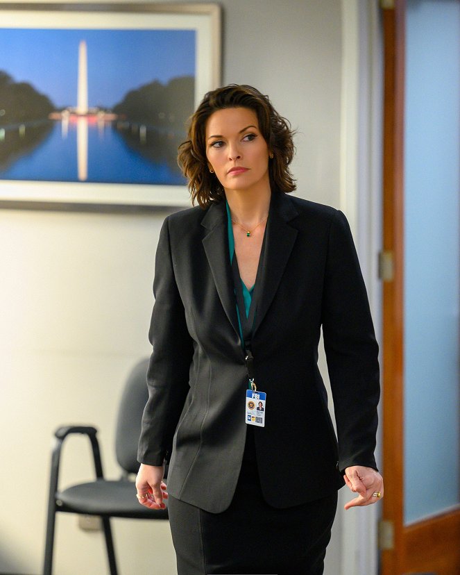 FBI: Special Crime Unit - Season 4 - Fire and Rain - Photos - Alana De La Garza