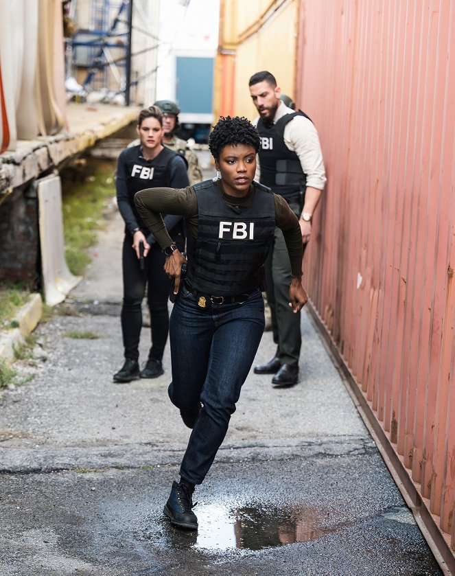 FBI: Special Crime Unit - Fire and Rain - Photos - Missy Peregrym, Katherine Renee Kane, Zeeko Zaki