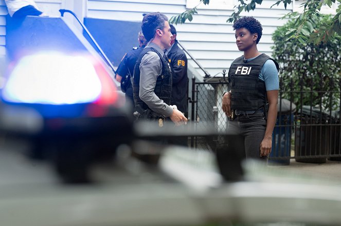 FBI: Special Crime Unit - Hacktivist - Photos - John Boyd, Katherine Renee Kane