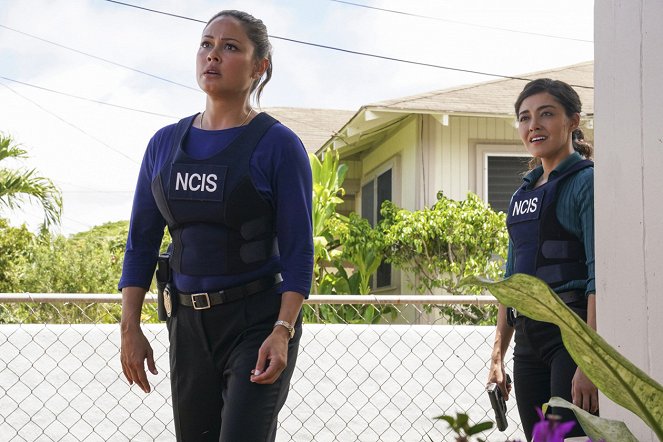 NCIS: Hawai'i - Blind Curves - Van film - Vanessa Lachey, Yasmine Al-Bustami