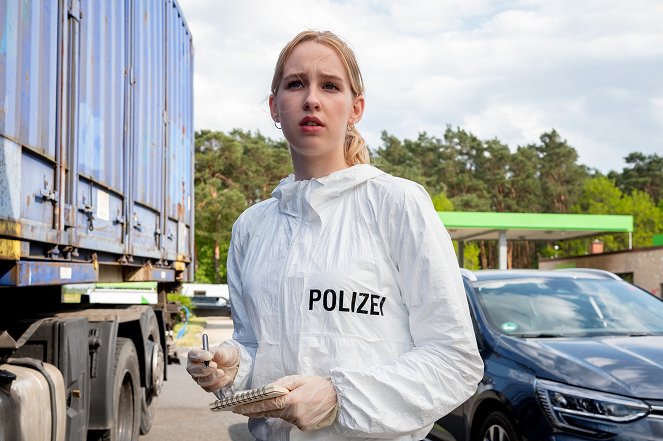 Blutige Anfänger - Season 4 - Willkommen in der Moko - Van film - Luise Emilie Tschersich