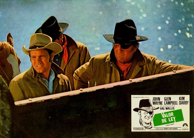 A félszemű seriff - Vitrinfotók - Glen Campbell, John Wayne