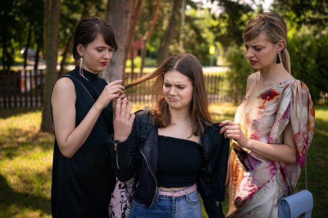 Pan profesor - Influencerka - Promokuvat - Romana Widenková, Karolína Lipowská, Simona Lewandowska