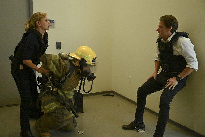 The Rookie: Feds - Day One - Z filmu - Britt Robertson, Kevin Zegers