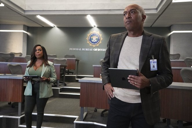 The Rookie: Feds - Star Crossed - Photos - Niecy Nash, James Lesure