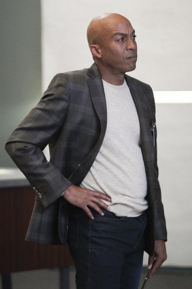 The Rookie: Feds - Star Crossed - Photos - James Lesure