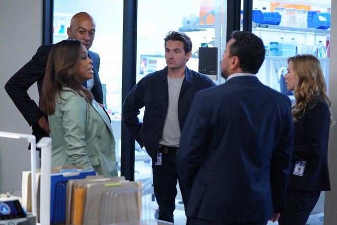 The Rookie: Feds - Star Crossed - Photos - Niecy Nash, James Lesure, Kevin Zegers, Britt Robertson