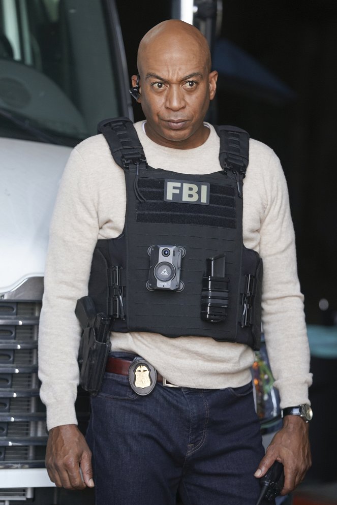 The Rookie: Feds - Star Crossed - Photos - James Lesure