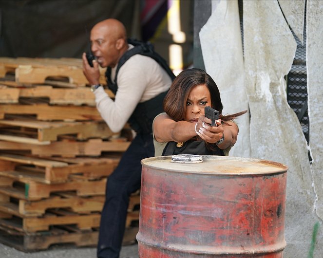 The Rookie: Feds - Star Crossed - Photos - James Lesure, Niecy Nash