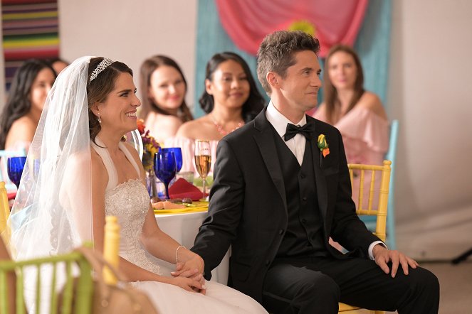 Home Economics - Season 3 - Wedding Bouquet, $125 - Z filmu