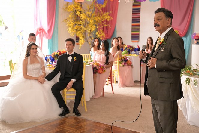 Home Economics - Season 3 - Wedding Bouquet, $125 - Do filme