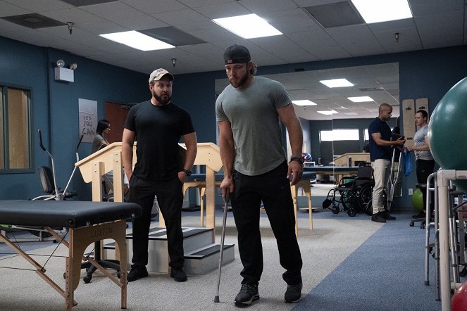 SEAL Team - Growing Pains - Photos - A. J. Buckley, Max Thieriot