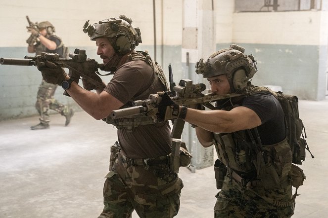 SEAL Team - Growing Pains - Filmfotók - David Boreanaz, Neil Brown Jr.