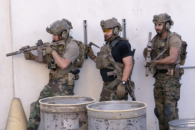SEAL Team - Growing Pains - Photos - Tyler Grey, A. J. Buckley, Justin Melnick