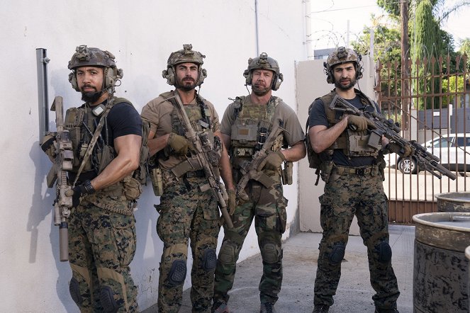 SEAL Team - Wachstumsschmerzen - Dreharbeiten - Neil Brown Jr., Justin Melnick, Tyler Grey, Raffi Barsoumian
