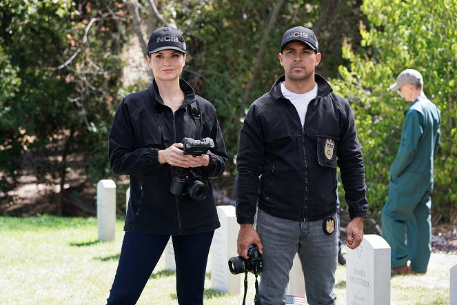 Agenci NCIS - Season 20 - Unearth - Z realizacji - Katrina Law, Wilmer Valderrama