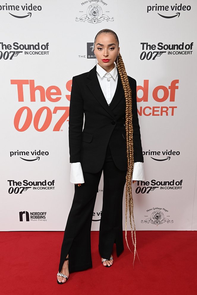 Zvuk 007 - Z akcií - The Sound of 007 in concert at The Royal Albert Hall on October 04, 2022 in London, England - Ella Eyre