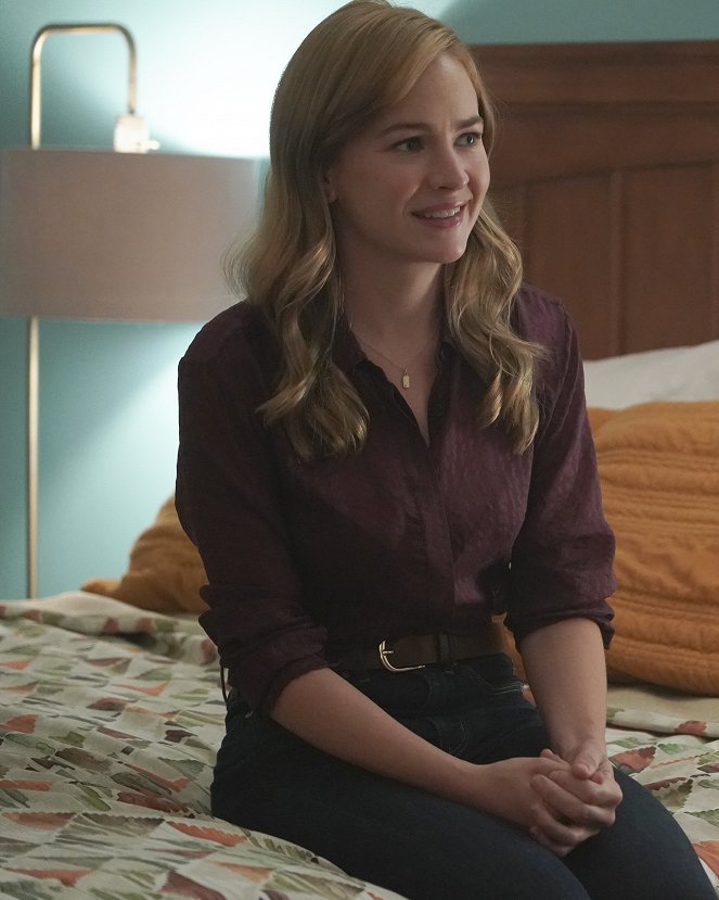 The Rookie: Feds - To Die For - Photos - Britt Robertson