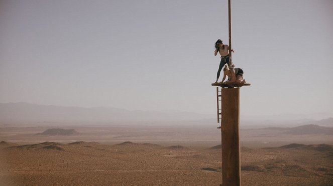 Fall - Fear Reaches New Heights - Filmfotos