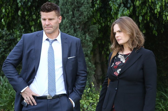 Bones - The New Tricks in the Old Dogs - Photos