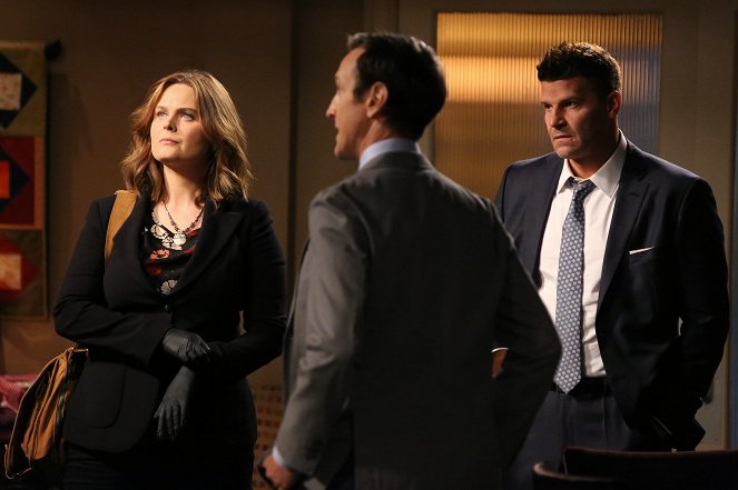 Bones - The New Tricks in the Old Dogs - Photos