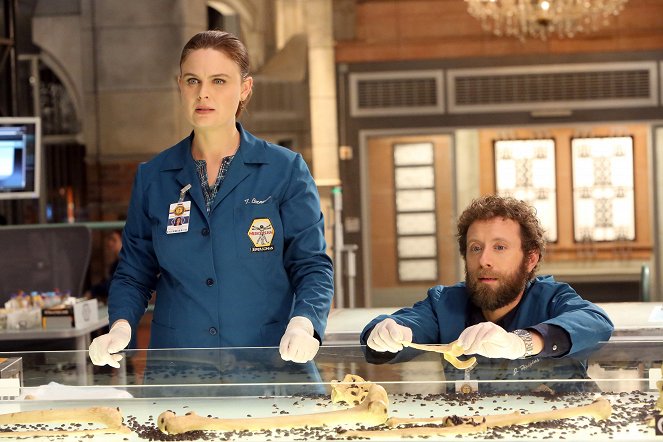 Bones - Season 11 - The Secret in the Service - Photos