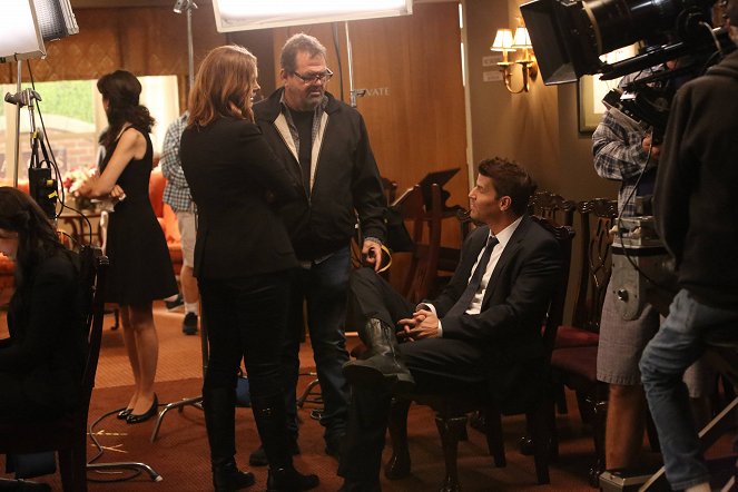 Bones - Season 11 - The Donor in the Drink - Making of