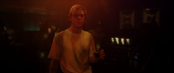 Monster - The Jeffrey Dahmer Story - Episode One - Photos - Evan Peters