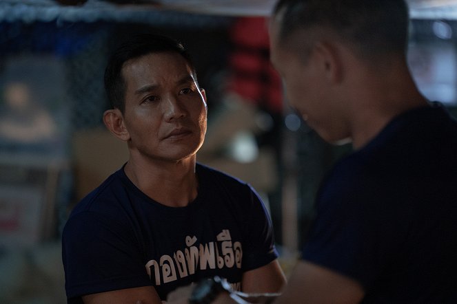 Operacja ratunkowa w tajlandzkiej jaskini - Szczęśliwy baht - Z filmu