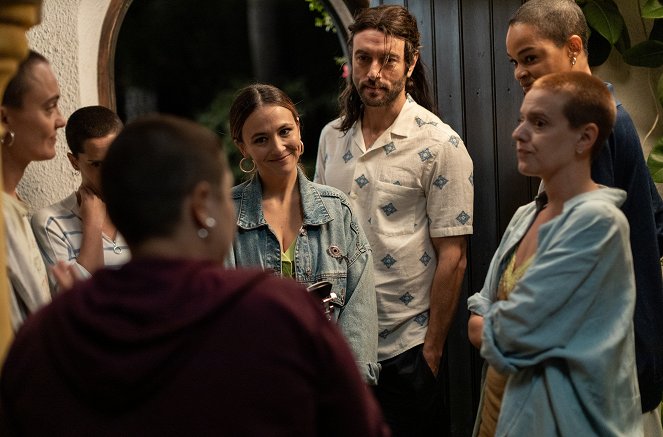 The Girls at the Back - Episode 3 - Photos