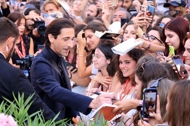 Blondýnka - Z akcí - Netflix Film "Blonde" red carpet at the 79th Venice International Film Festival on September 08, 2022 in Venice, Italy - Adrien Brody