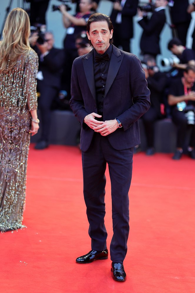 Blondýnka - Z akcií - Netflix Film "Blonde" red carpet at the 79th Venice International Film Festival on September 08, 2022 in Venice, Italy - Adrien Brody