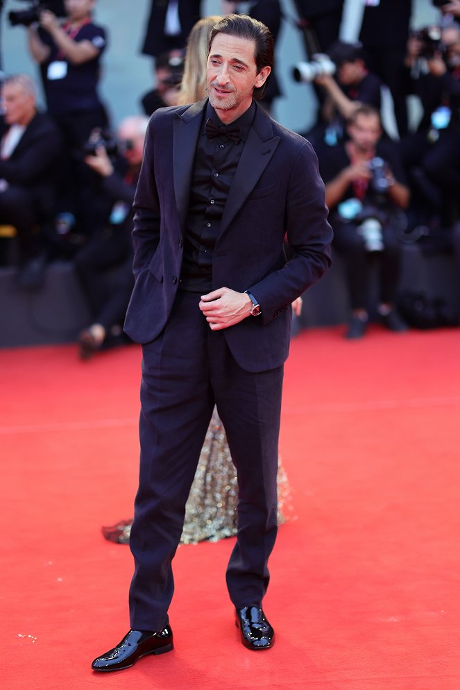 Blondýnka - Z akcí - Netflix Film "Blonde" red carpet at the 79th Venice International Film Festival on September 08, 2022 in Venice, Italy - Adrien Brody