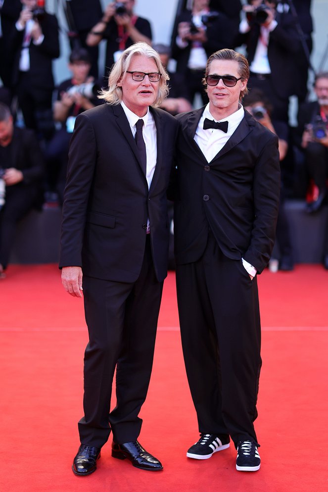 Blondynka - Z imprez - Netflix Film "Blonde" red carpet at the 79th Venice International Film Festival on September 08, 2022 in Venice, Italy - Andrew Dominik, Brad Pitt