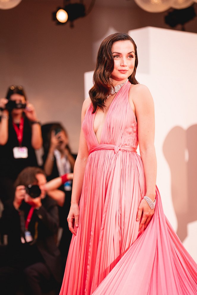 Blonde - Tapahtumista - Netflix Film "Blonde" red carpet at the 79th Venice International Film Festival on September 08, 2022 in Venice, Italy - Ana de Armas