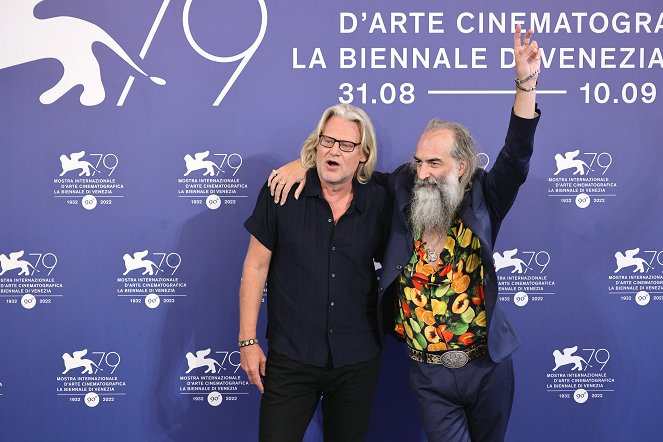 Blondýnka - Z akcí - Photocall for the Netflix Film "Blonde" at the 79th Venice International Film Festival on September 08, 2022 in Venice, Italy - Andrew Dominik, Warren Ellis