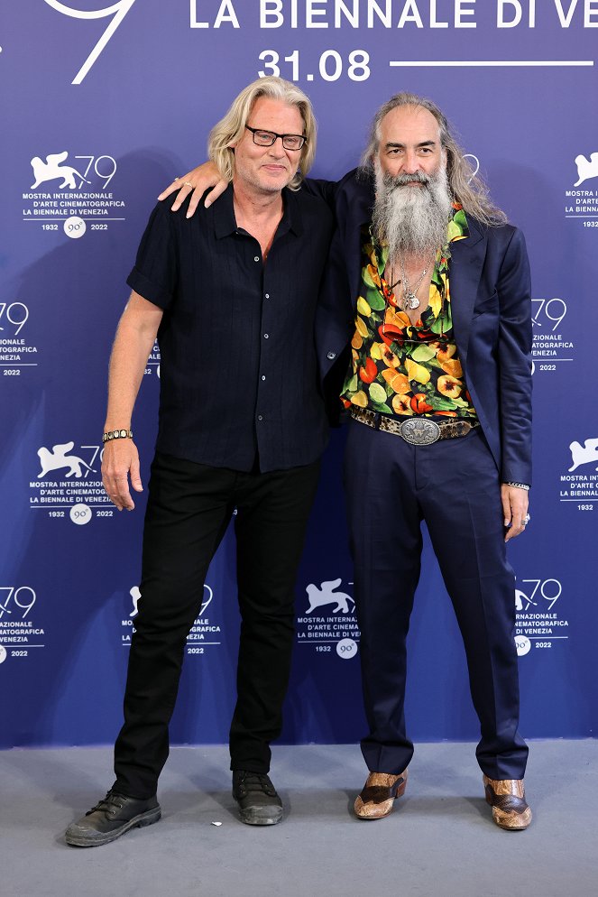 Szöszi - Rendezvények - Photocall for the Netflix Film "Blonde" at the 79th Venice International Film Festival on September 08, 2022 in Venice, Italy - Andrew Dominik, Warren Ellis