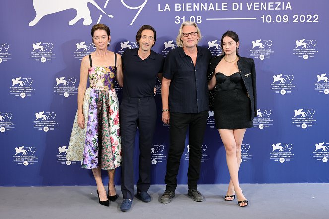 Blonde - Veranstaltungen - Photocall for the Netflix Film "Blonde" at the 79th Venice International Film Festival on September 08, 2022 in Venice, Italy - Julianne Nicholson, Adrien Brody, Andrew Dominik, Ana de Armas