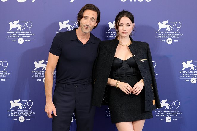 Blondýnka - Z akcí - Photocall for the Netflix Film "Blonde" at the 79th Venice International Film Festival on September 08, 2022 in Venice, Italy - Adrien Brody, Ana de Armas